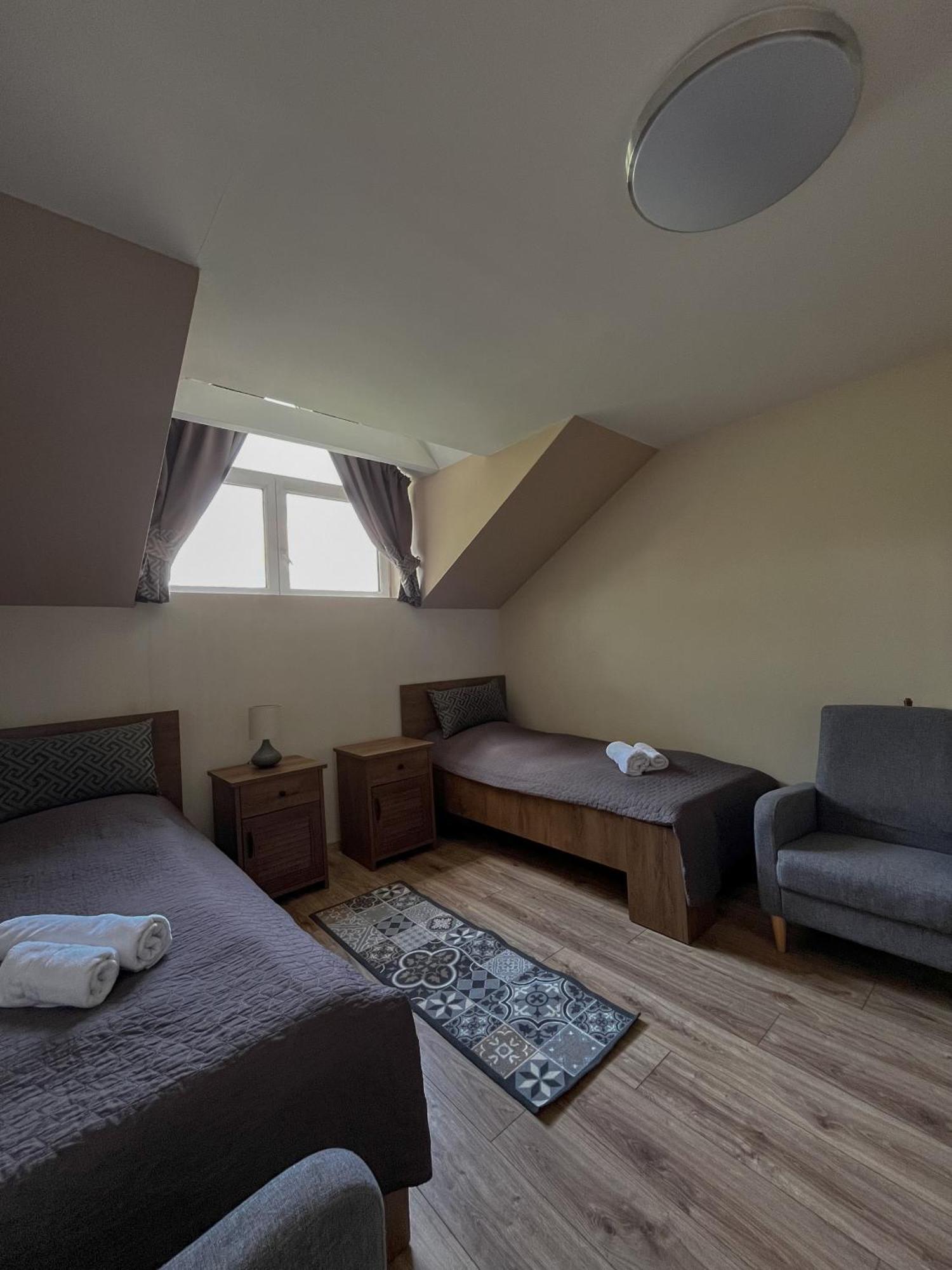Sempre Etterem Es Panzio Bed & Breakfast Szekesfehervar Exterior photo
